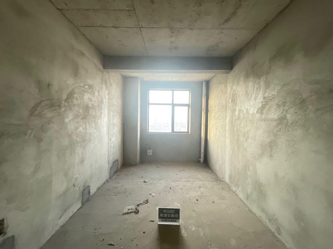 亏本出售，颐和公馆，单价3680，中间楼层，东边边户。性价比高，证满二