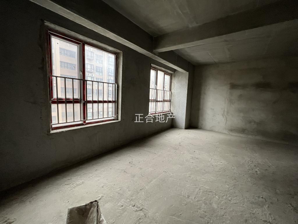 沔阳公馆毛坯三房二卫中间好楼层满二