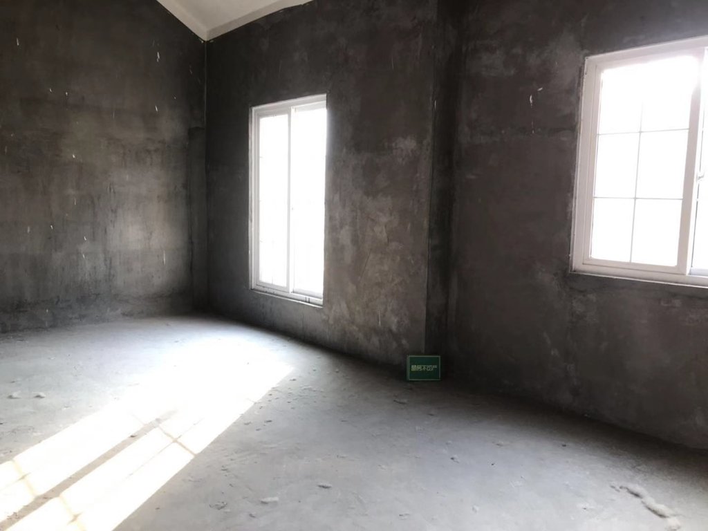 御江湾江滩公园旁三层联排别墅两个停车位自带花园