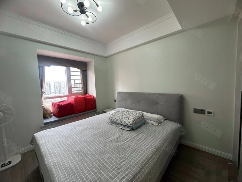 元泰未来城B2，东边户，​精装三房。好楼层，全屋品牌家电大金中央空调顾家家私​，证满二