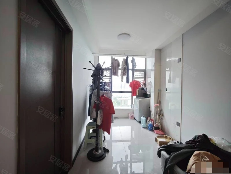 城南，吾悦对面，精装三房，好楼层10楼，成色新，单价4100，证满二