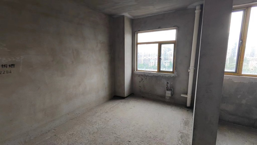 新三中元泰未来城毛坯大三房电梯好楼层采光视野到位，大阳台