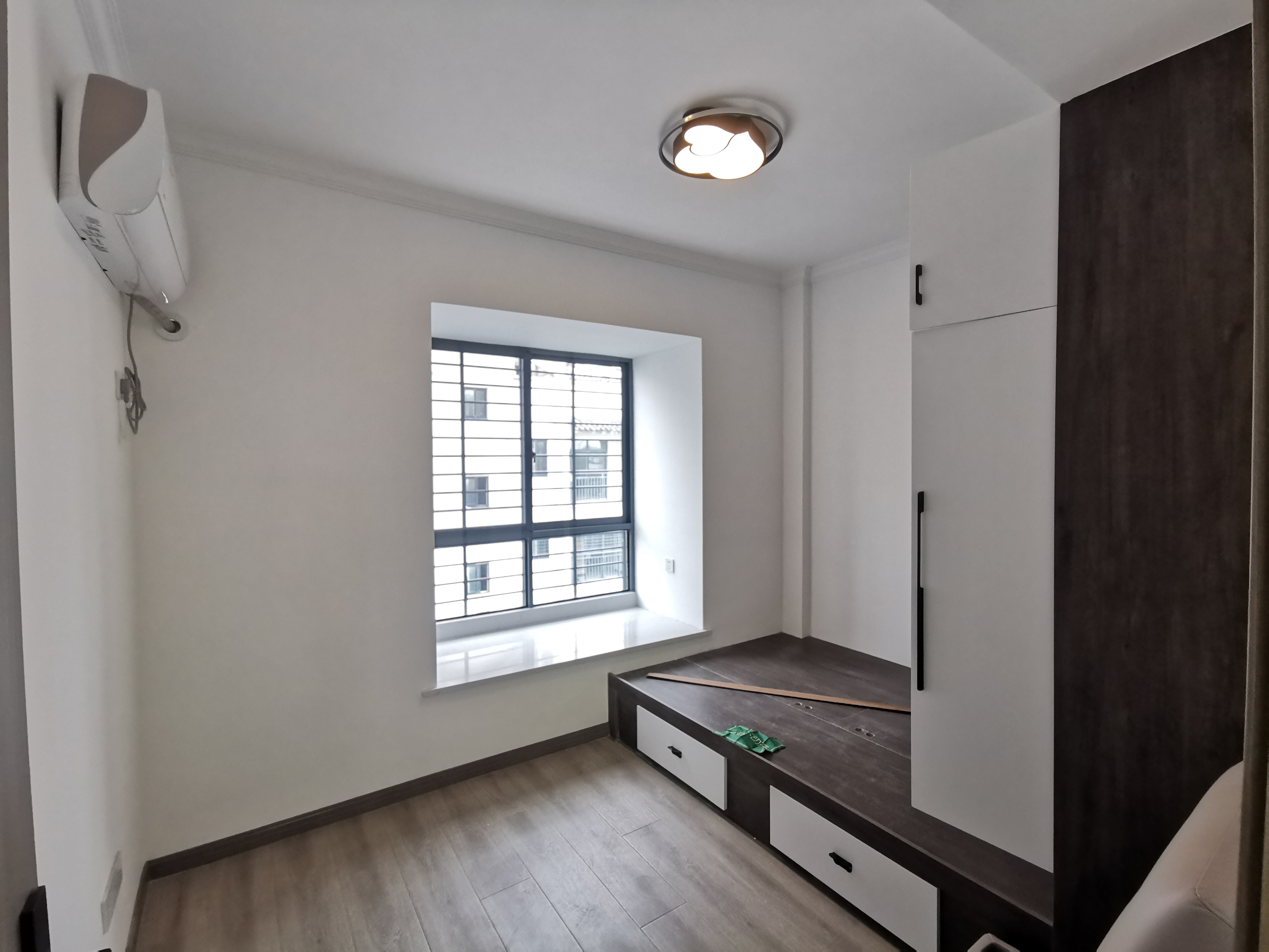 水云间大型社区阳光充足精装楼简约大气的江景房