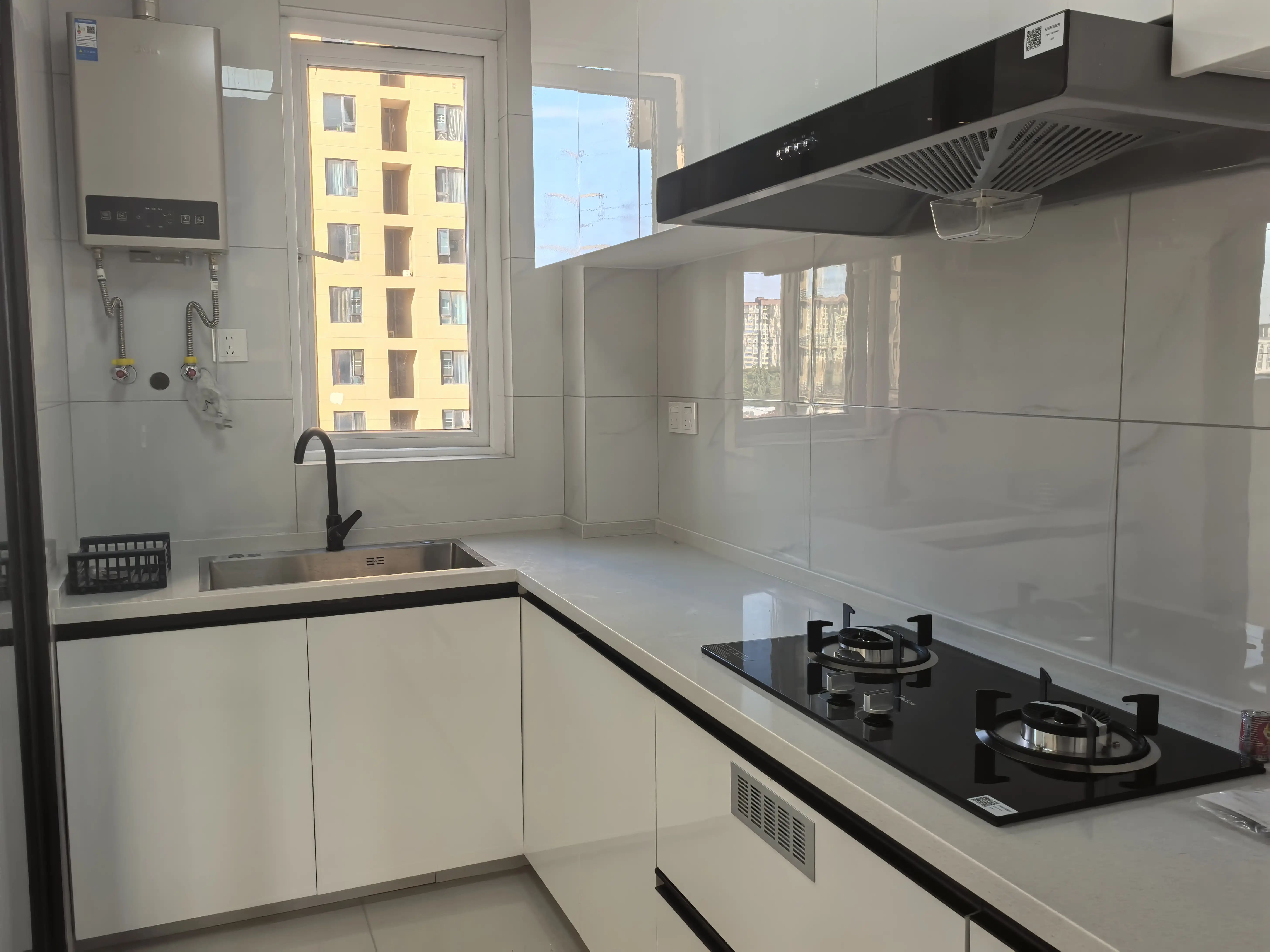 降价了，诚心出售，满庭春，精装三房，南北通透双阳台，边户，法式风格，价格好谈