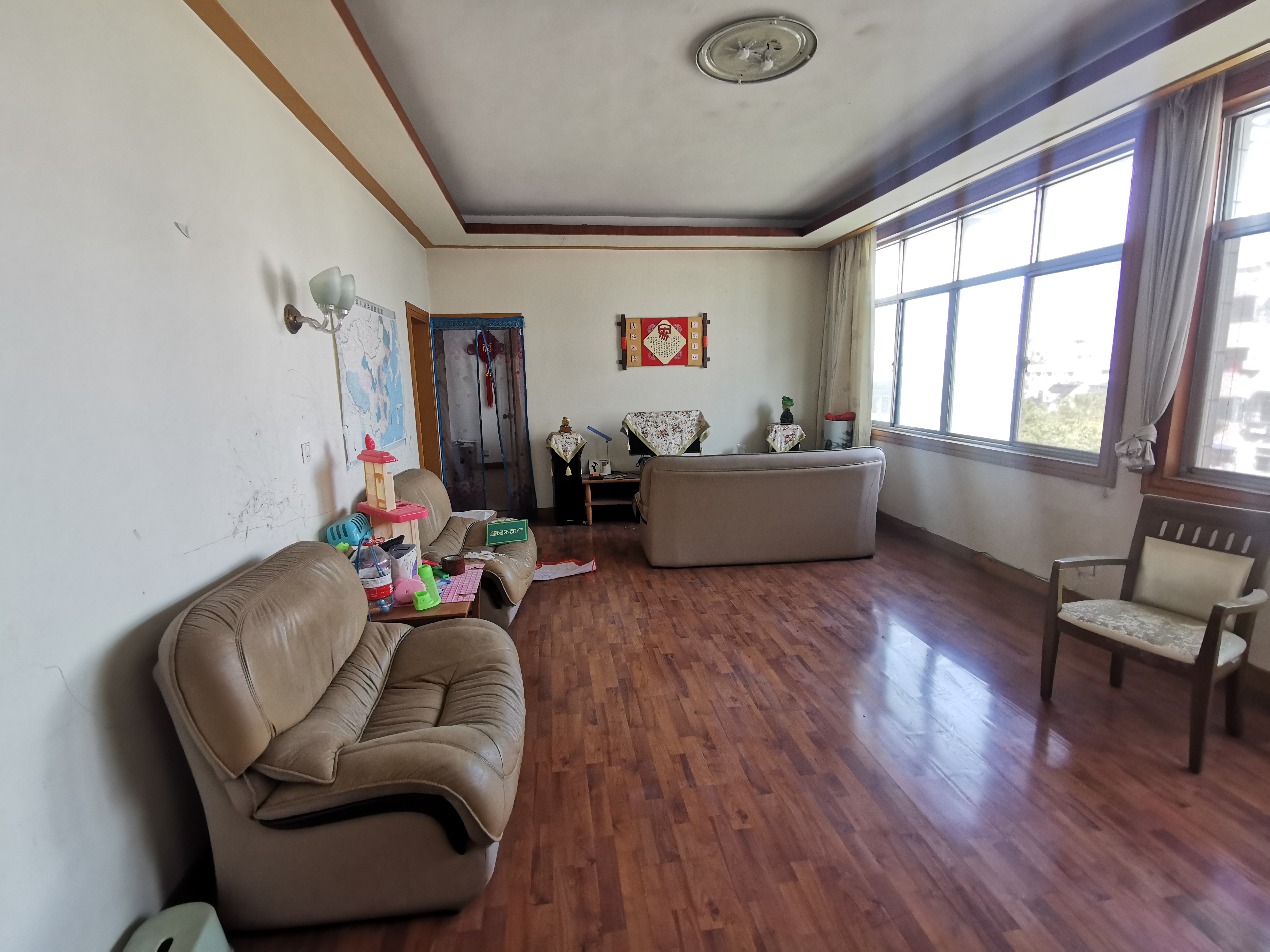 复州花园超大三房 可做四房 南北通透 楼层好 看房方便 带地下室一起出售