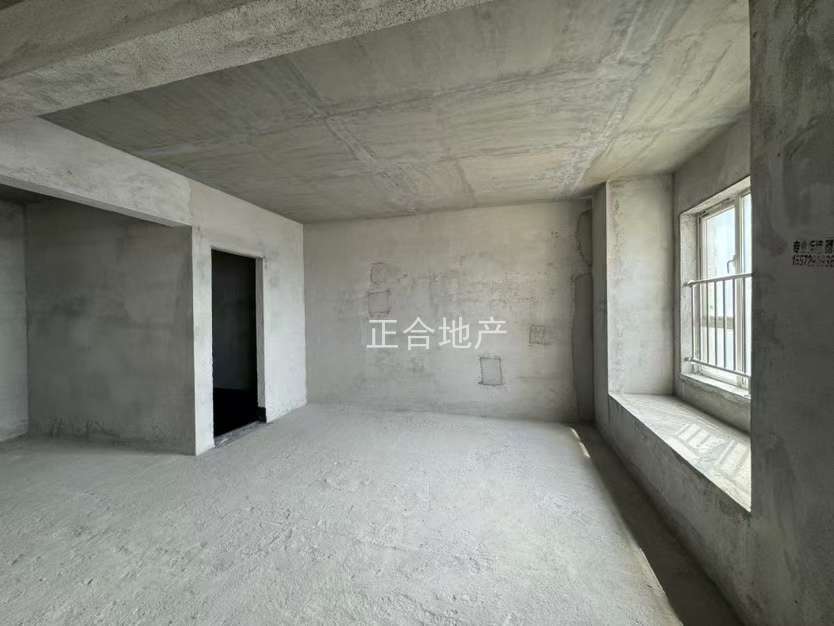 新城名都，三梯四户，中高好楼层，124平毛坯三房