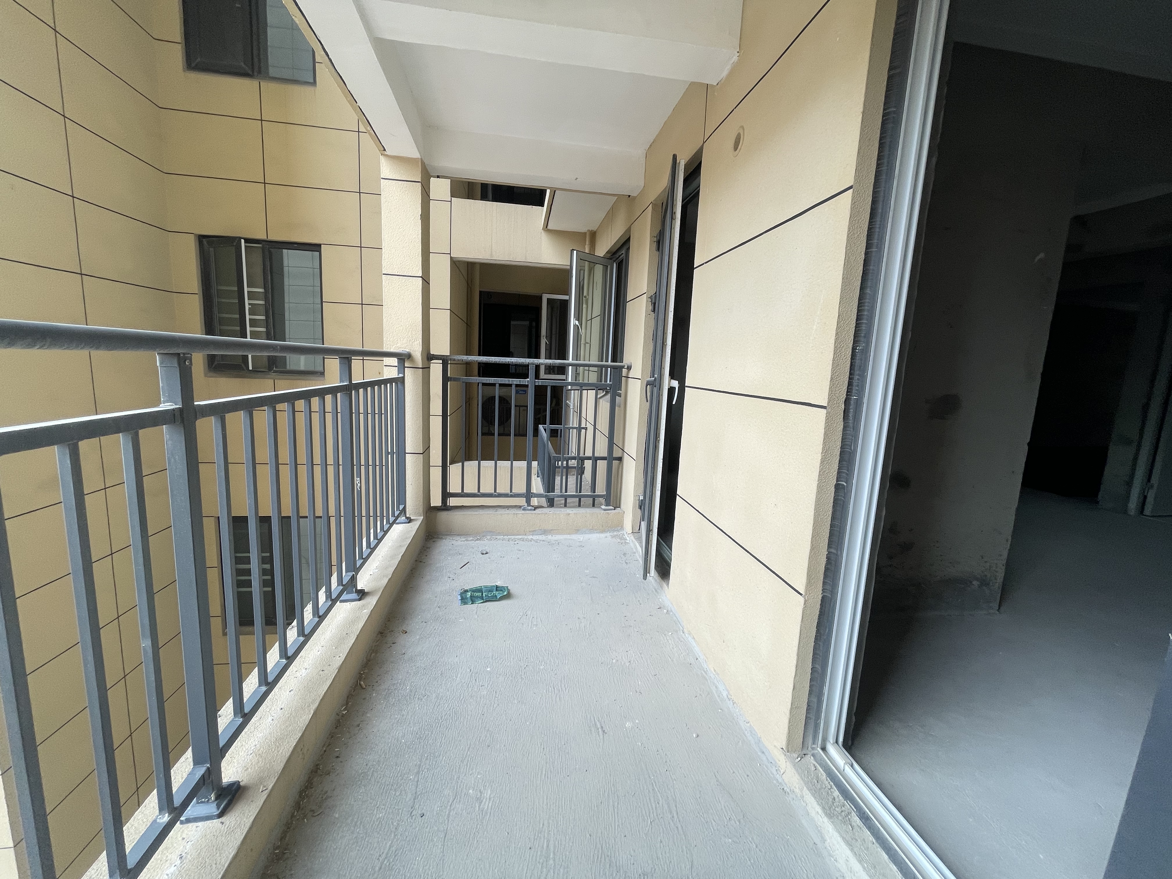 森林国际.毛坯大三房.户型端正.楼层好.采光好