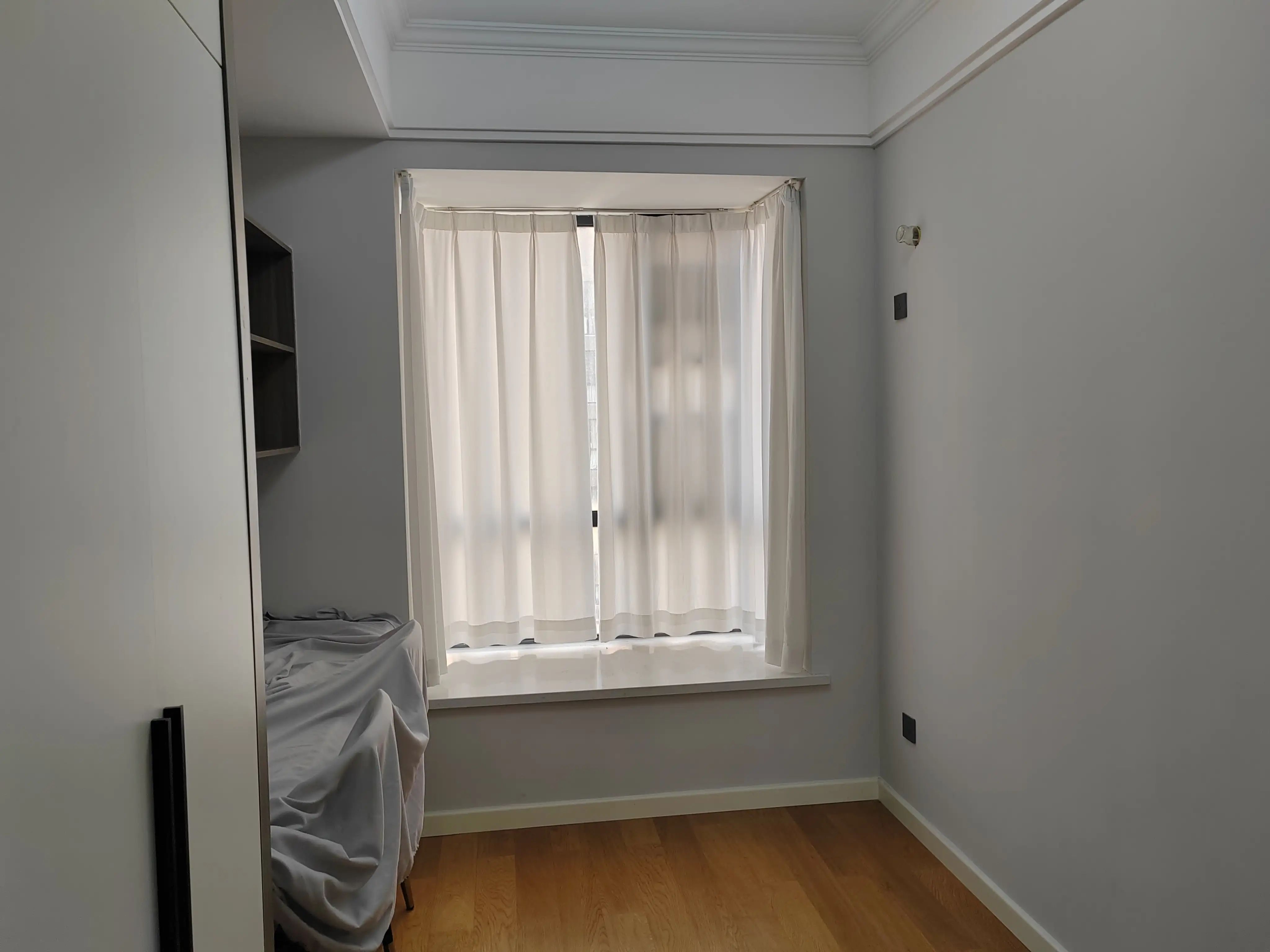 吾悦广场旁，元泰未来城C区。精装电梯4房2厅2卫，业主自装一天未住，好楼层