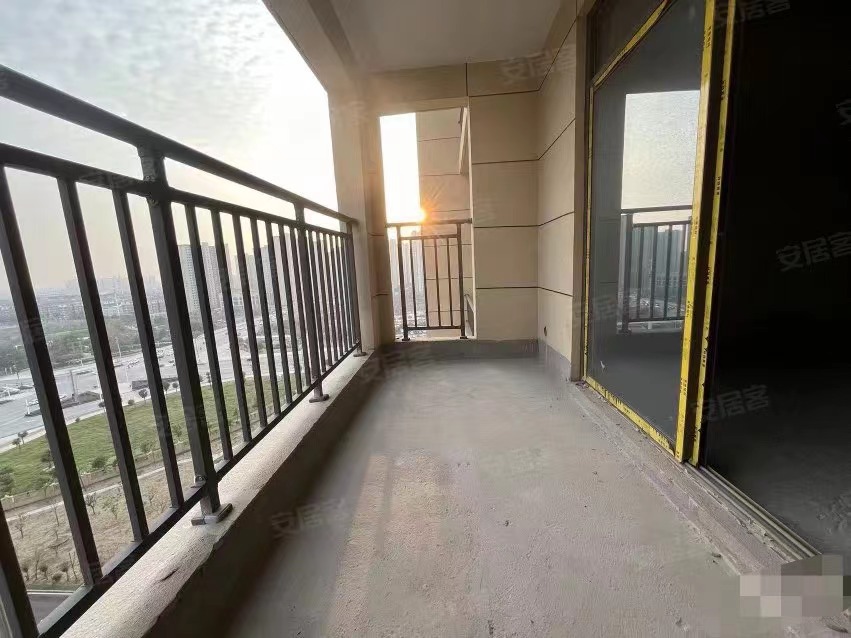 97，亏本急售，沔阳清华园，人车分流，中间楼层，送入户花园，证满二