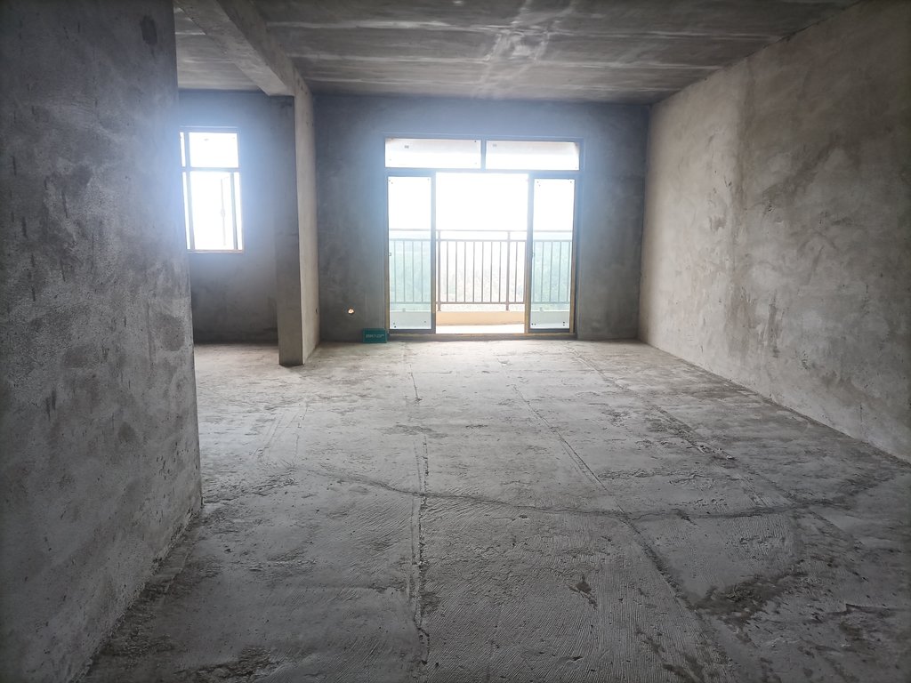 沔阳清华园 二中门口 毛坯三房 电梯中层 小区人车分流  户型方正