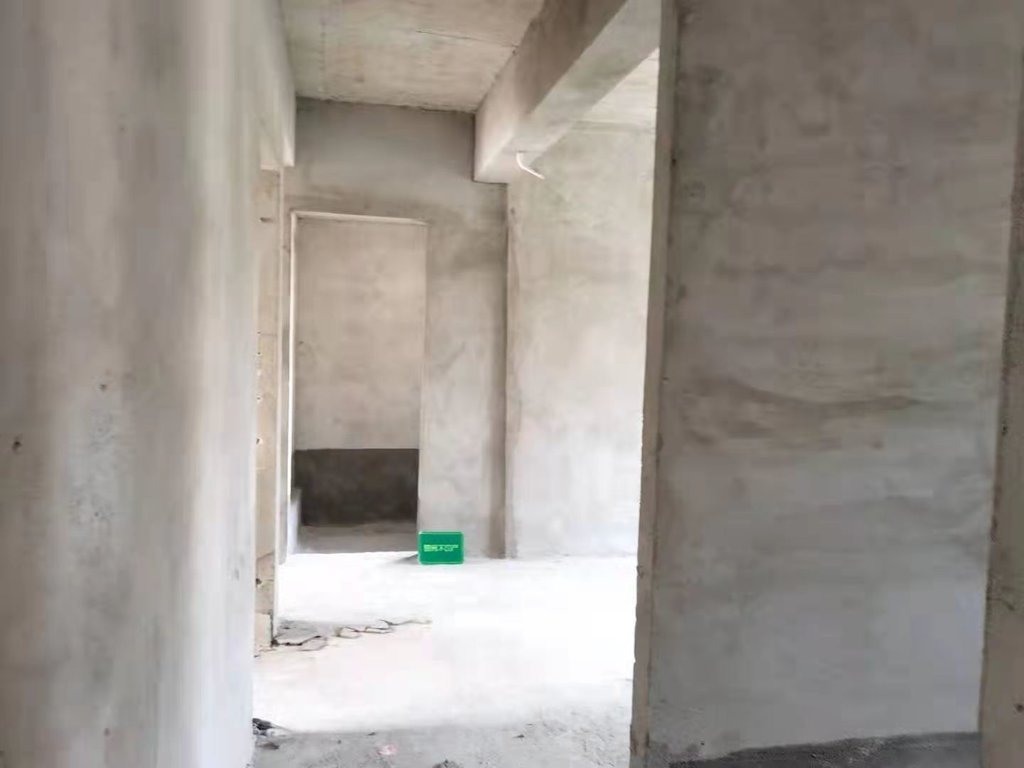 蓝天新城毛坯四房南北双阳台好户型带地下车位诚心卖看房方便