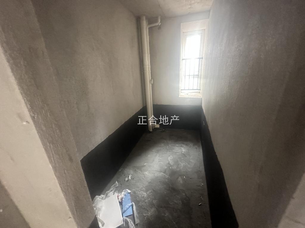 降价了，蓝天花园，电梯小高层，一梯一户，好楼层，南北双阳台，单价6300，看中可谈