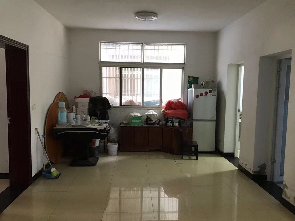 荆洪花园富迪三友旁沔中附近大三房很好的楼层诚心出售