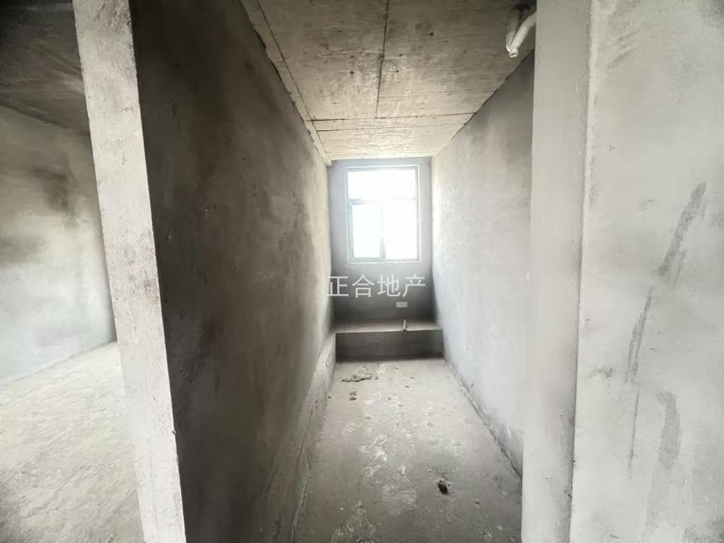 捡漏，元泰清华园，中间好楼层，毛坯3房2厅2卫🈵️五，单价4100，老‮好