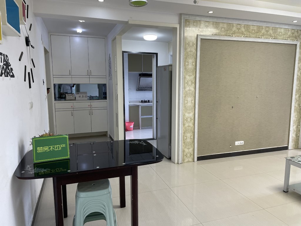 翰墨苑边户80平精装2房一中对面诚心出租1500一个月看房方便