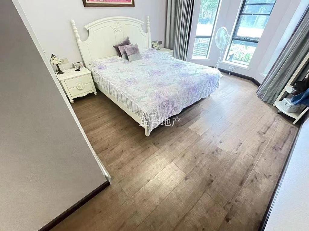 亏本出售，绿地华庭锦城，送40平入户花园，精装三房，证满二