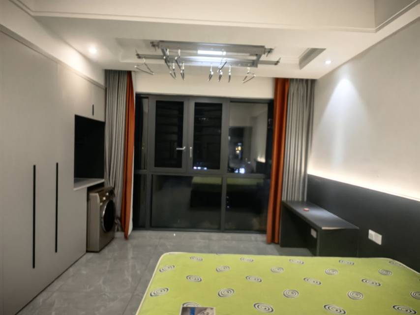 皇朝旁，新农贸，风和日丽边中和公寓