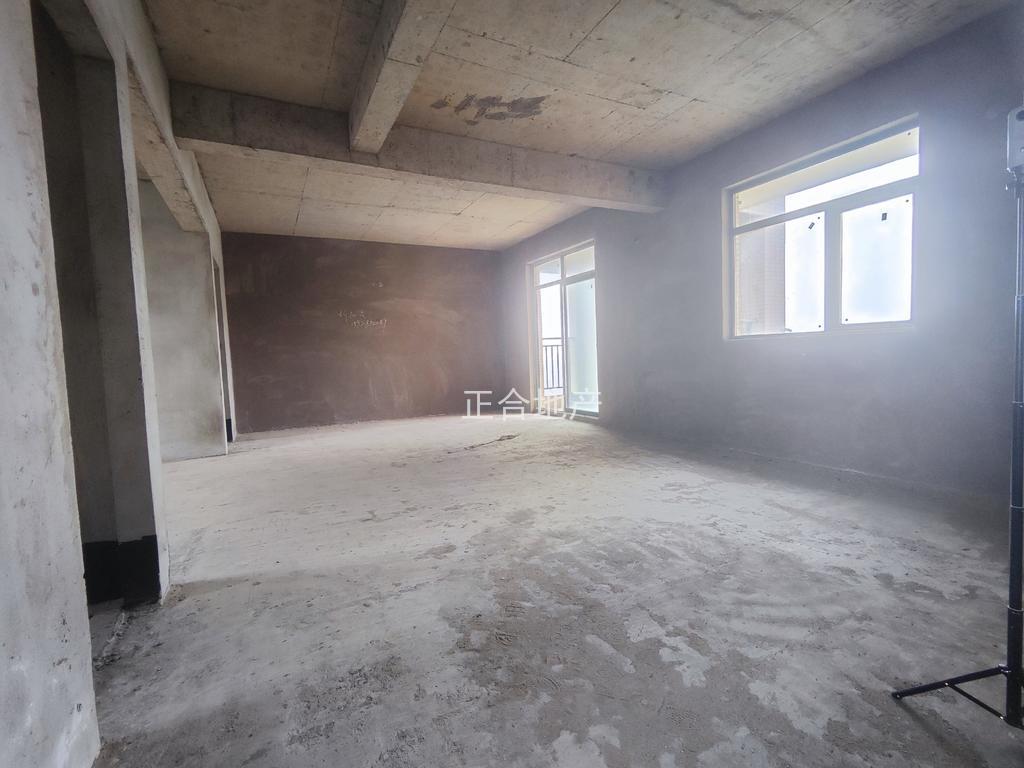 捡漏，新城壹号五期，边户，单价4500，精装3房2卫，双阳台，诚心出售