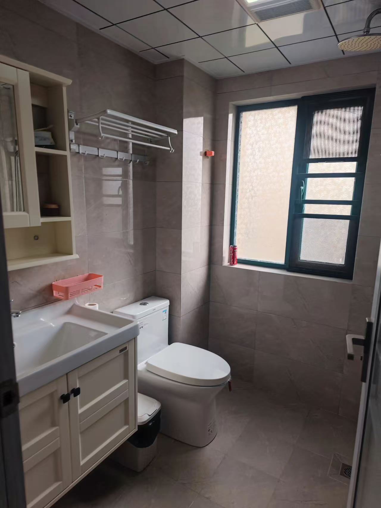 城南，新城壹号五期，精装三房，南北通透，好楼层，证满二