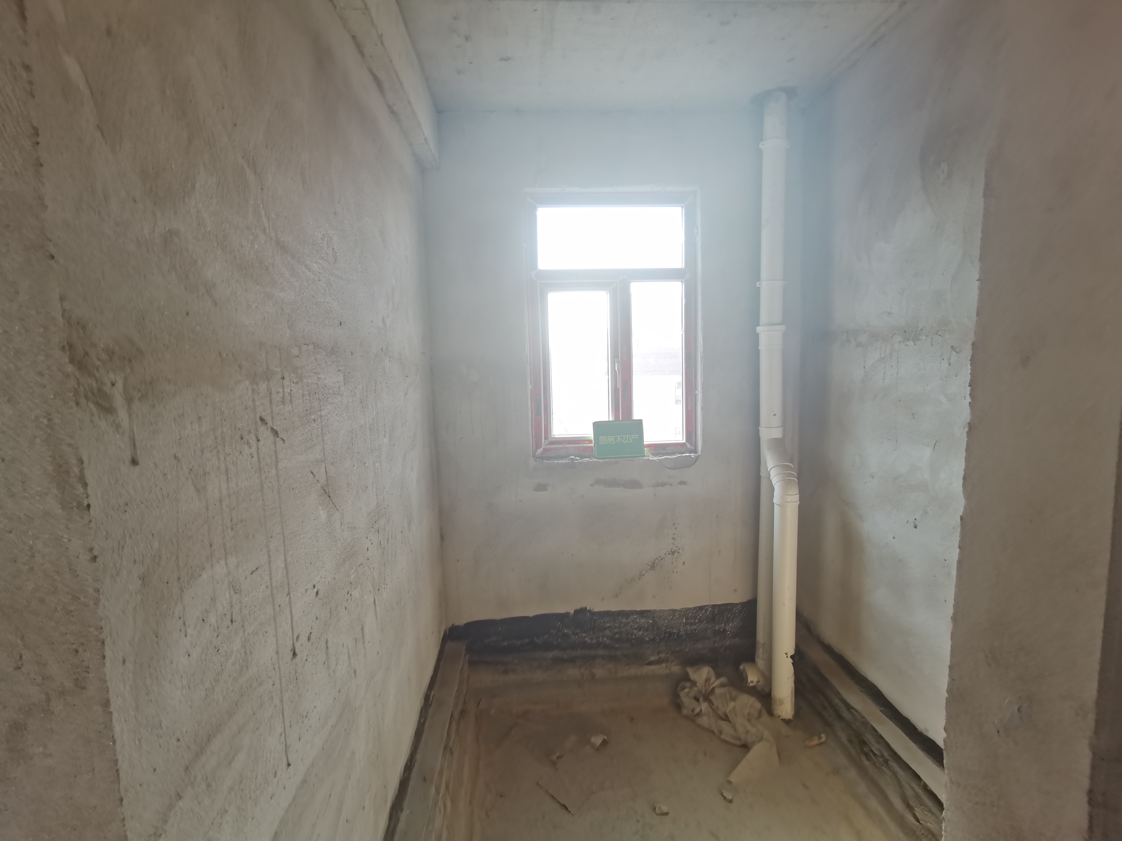 沔阳公馆毛坯四房，三面采光，通风视野俱佳，看房方便