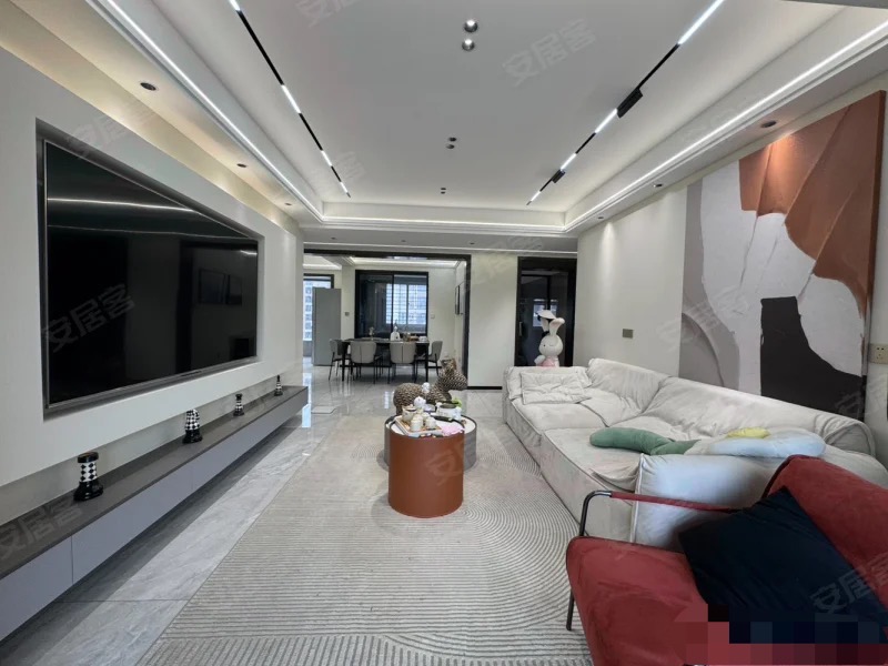 仙桃三中附近，精装大四房两卫，好楼层，全屋品牌家具家电，证满二，拎包入住