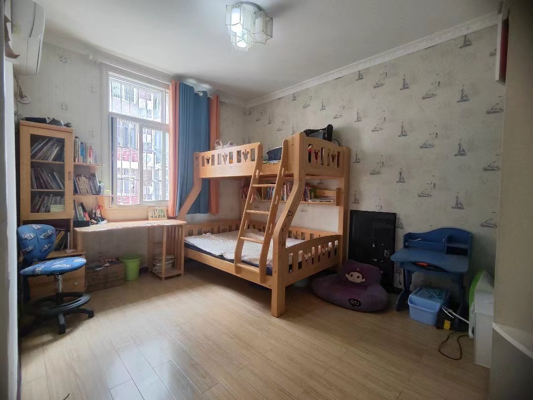 世北春花园.精装三房.证件满二.小区有出场好停车.看房方便