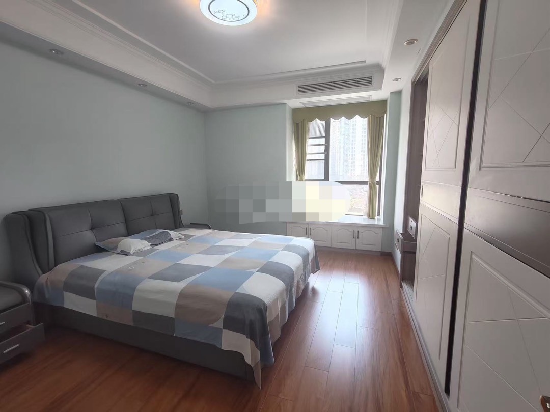 282，新城壹号五期，电梯洋房，好楼层5楼，总高7层，大阳台，全新装修，精装三房，一天未住