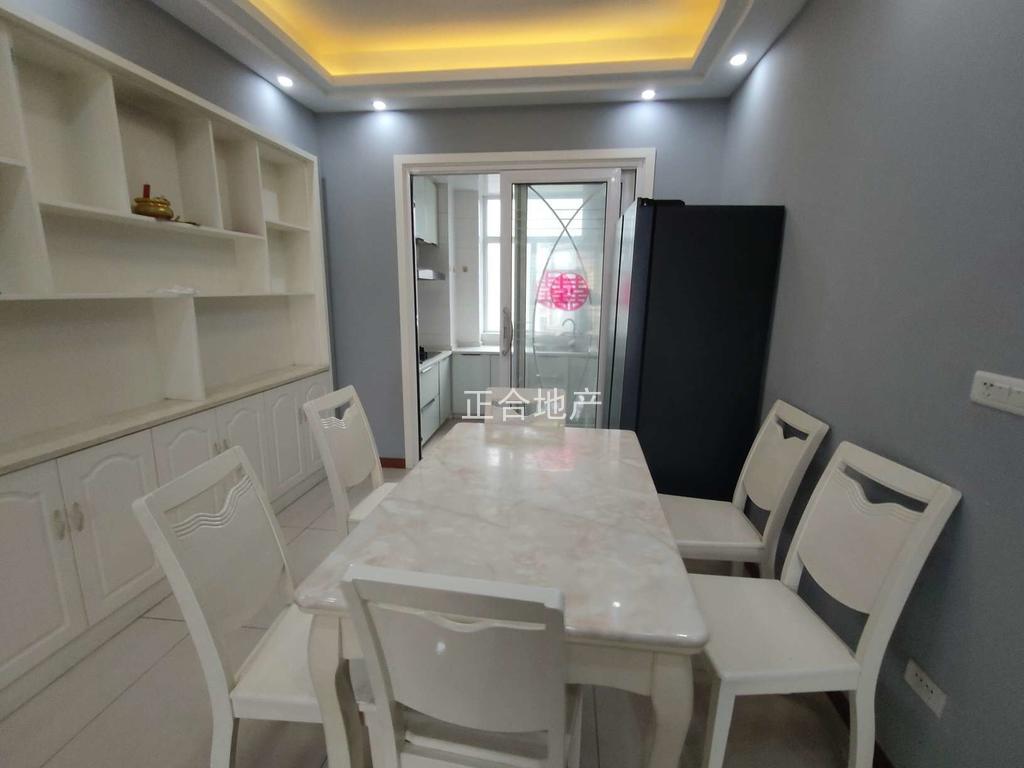 房东诚心出售，城南，元泰未来城A，精装三房，单价4800，速度捡漏