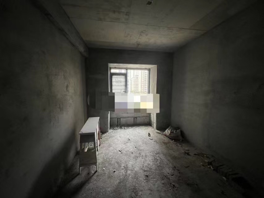 300，房东诚心出售，蓝天花园，毛坯三房两厅两卫，采光好