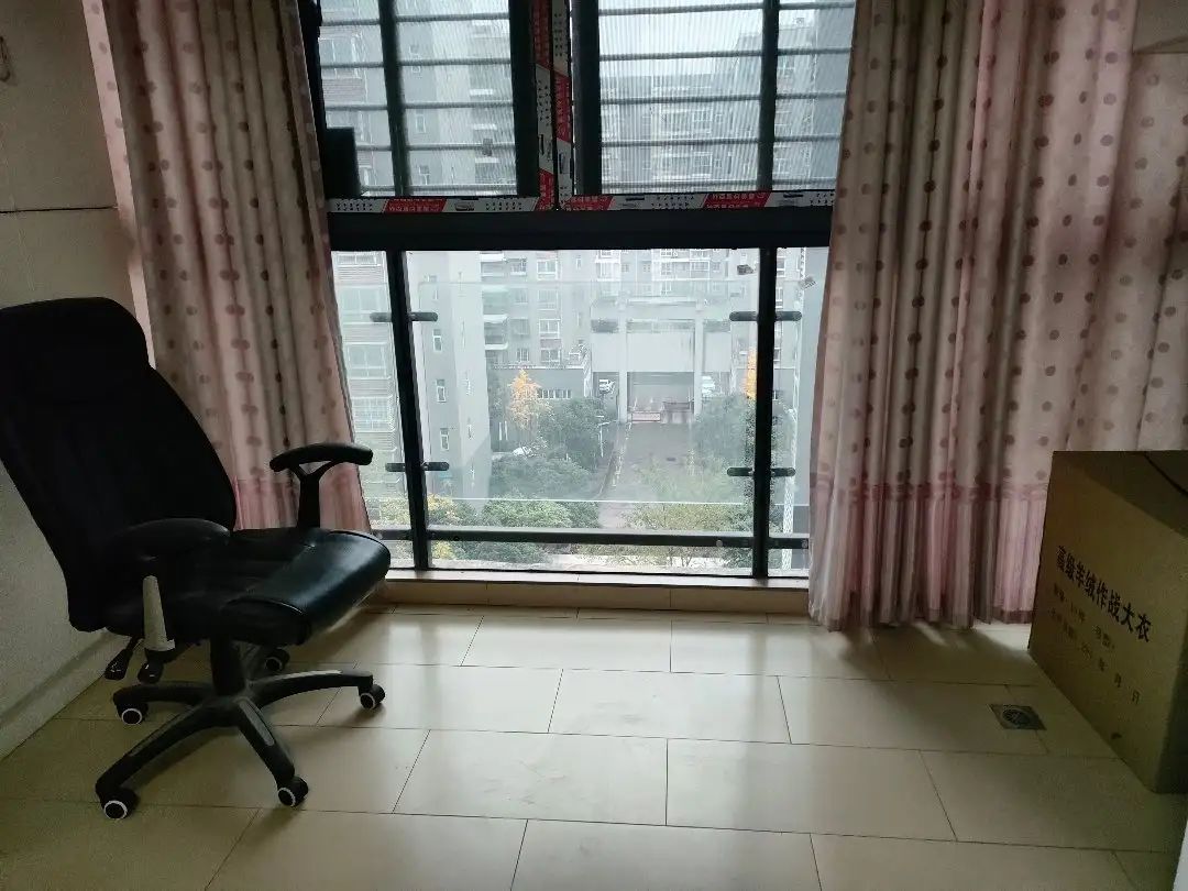 捡漏，新三中门口，汉江景苑，血亏20多万，小高层，电梯好楼层，