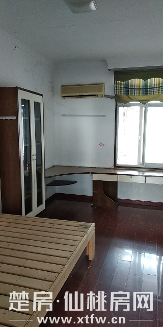 高管宿舍三室两厅拎包即住（青青家园旁边新中医院对面武商二中附近）