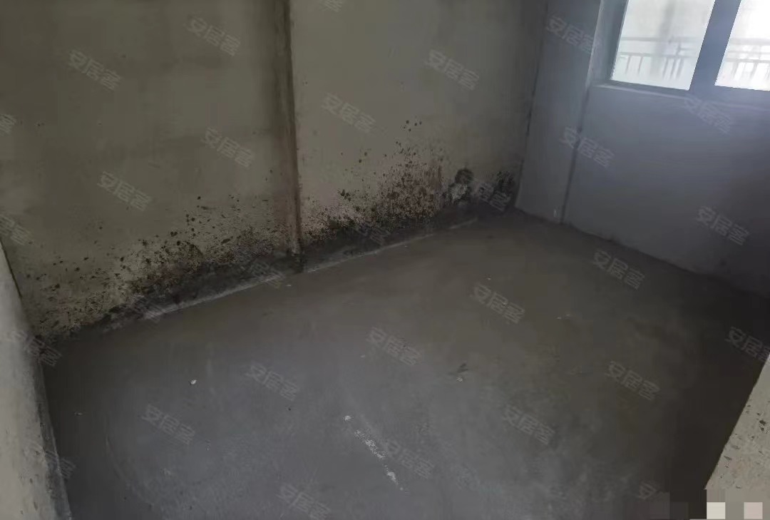 降价了！！业主急卖！翡冷翠98平55万​证满二，户型方正