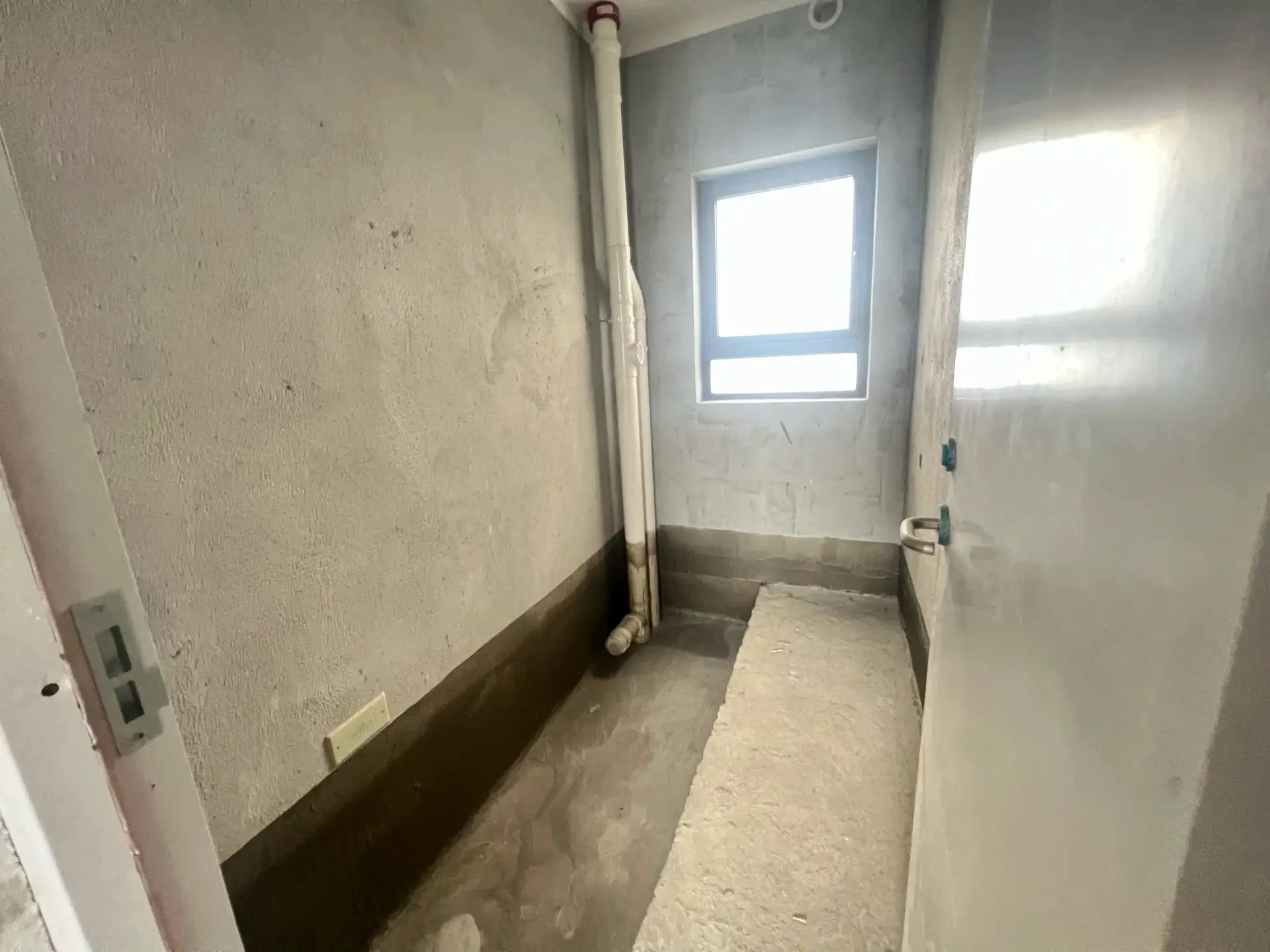 城南吾悦广场毛坯大三房，单价4千出头，业主好说话，到价可签