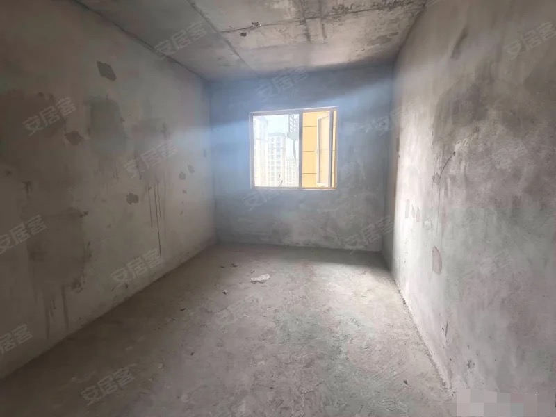 诚心出售，城南，蓝天新城边户，中间楼层，带车位，证件满二