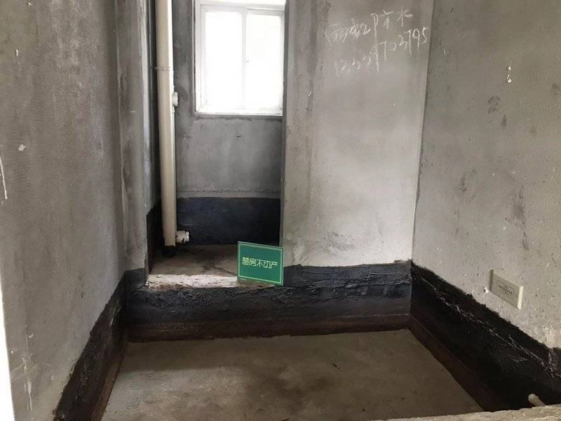 城东高铁旁银湖城现房出售三室两厅楼层好看房方便 即装修