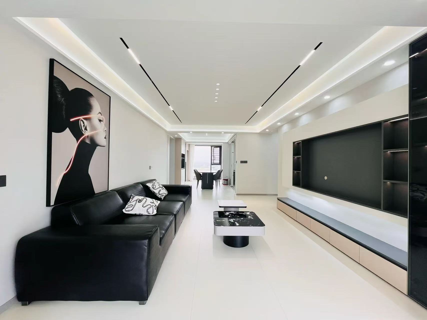 城南，全新装修 ，精装四房两卫，电梯11楼 ，南北双阳台， 视野好