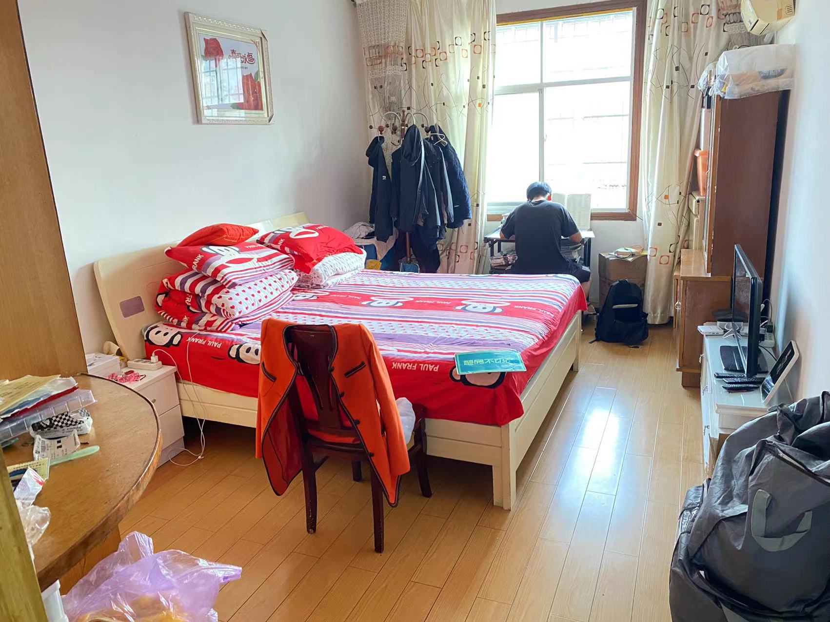 大洪小区精装大两房，性价比高，业主诚心出售