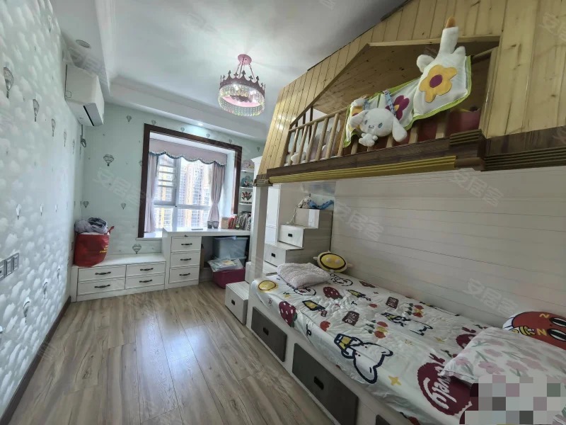 降价了，城南湖景房，森林国际城，1梯1户，豪装四房，好楼层，带两个车位，急售