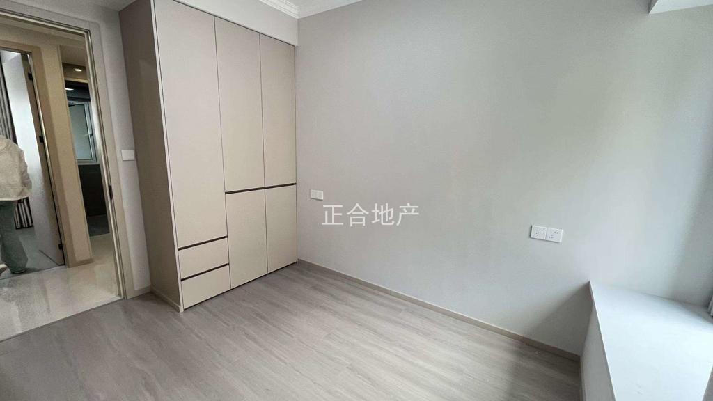 城南，森林国际北苑，一天未住，全新装修，精装三房，好楼层，证满二，拎包入住，