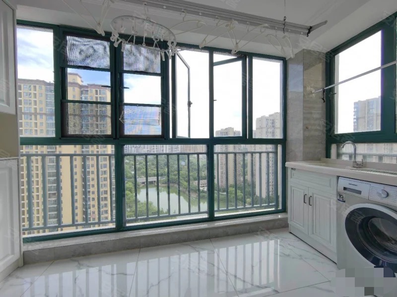 捡漏，城南，新城一号四期，中层，湖景房，三开间朝南，拎包入住