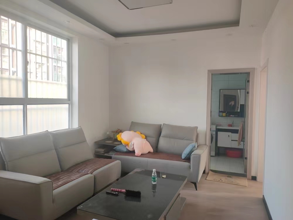 龙华山小學教师宿舍.精装三房.证件满二.看房方便