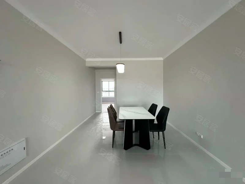 降价了，急售，电梯小高层，单价3058，好楼层，精装三房，拎包入住