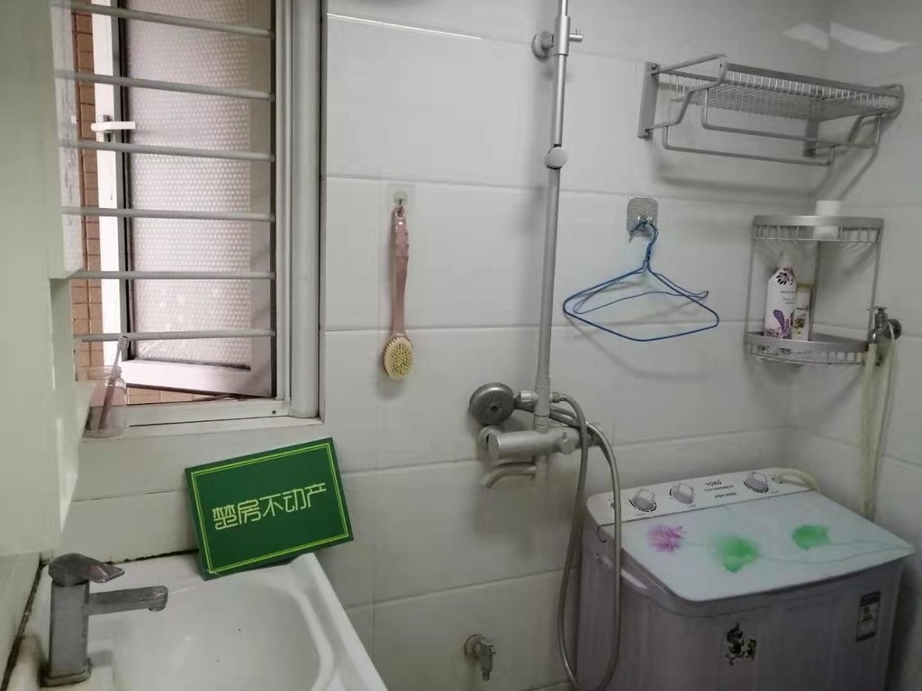 和合国际四期精装一室一厅，一中附近陪读优选，好楼层