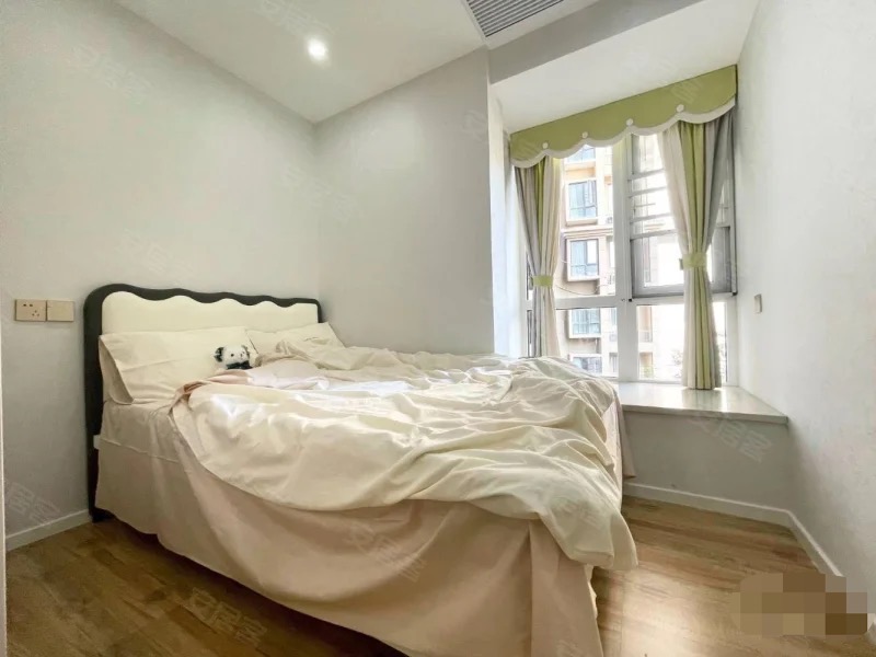 降价了，城南，森林‮际国‬城，​全屋‮央中‬空调​，精‮三装‬房，​满‮五