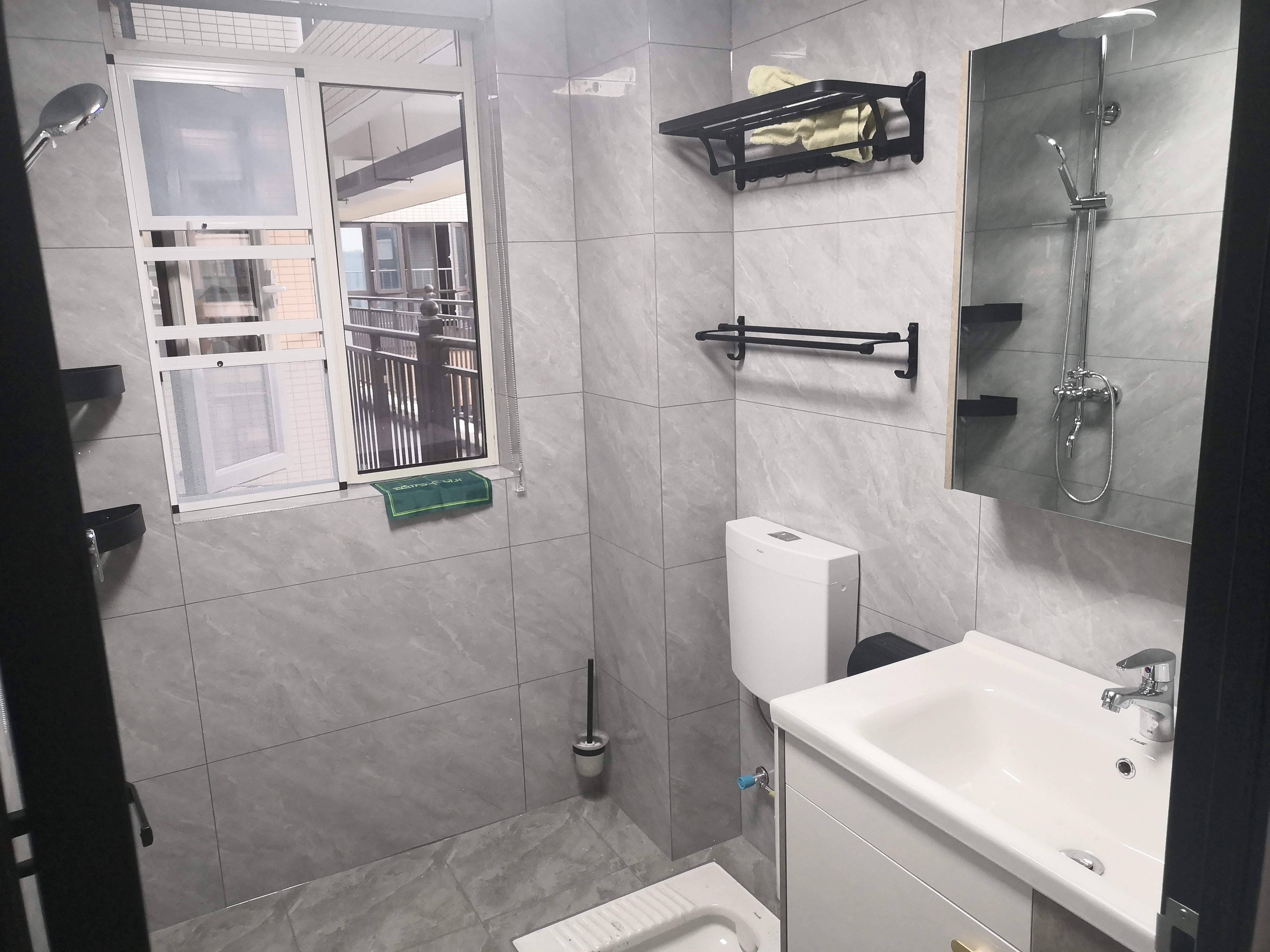 天泽园精装两房出租新装高层空气好