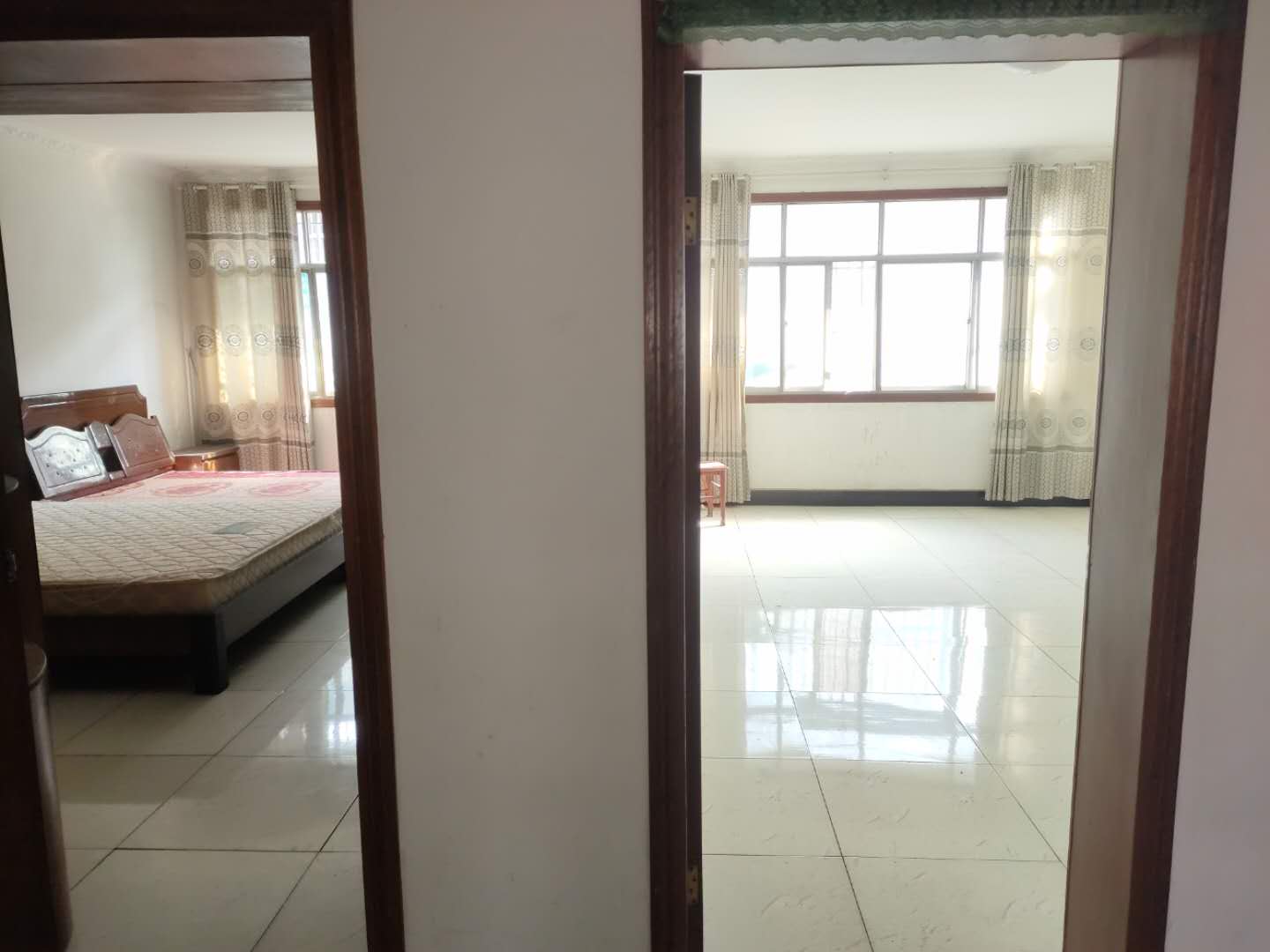 实验四小旁边中层停车方便 二中  