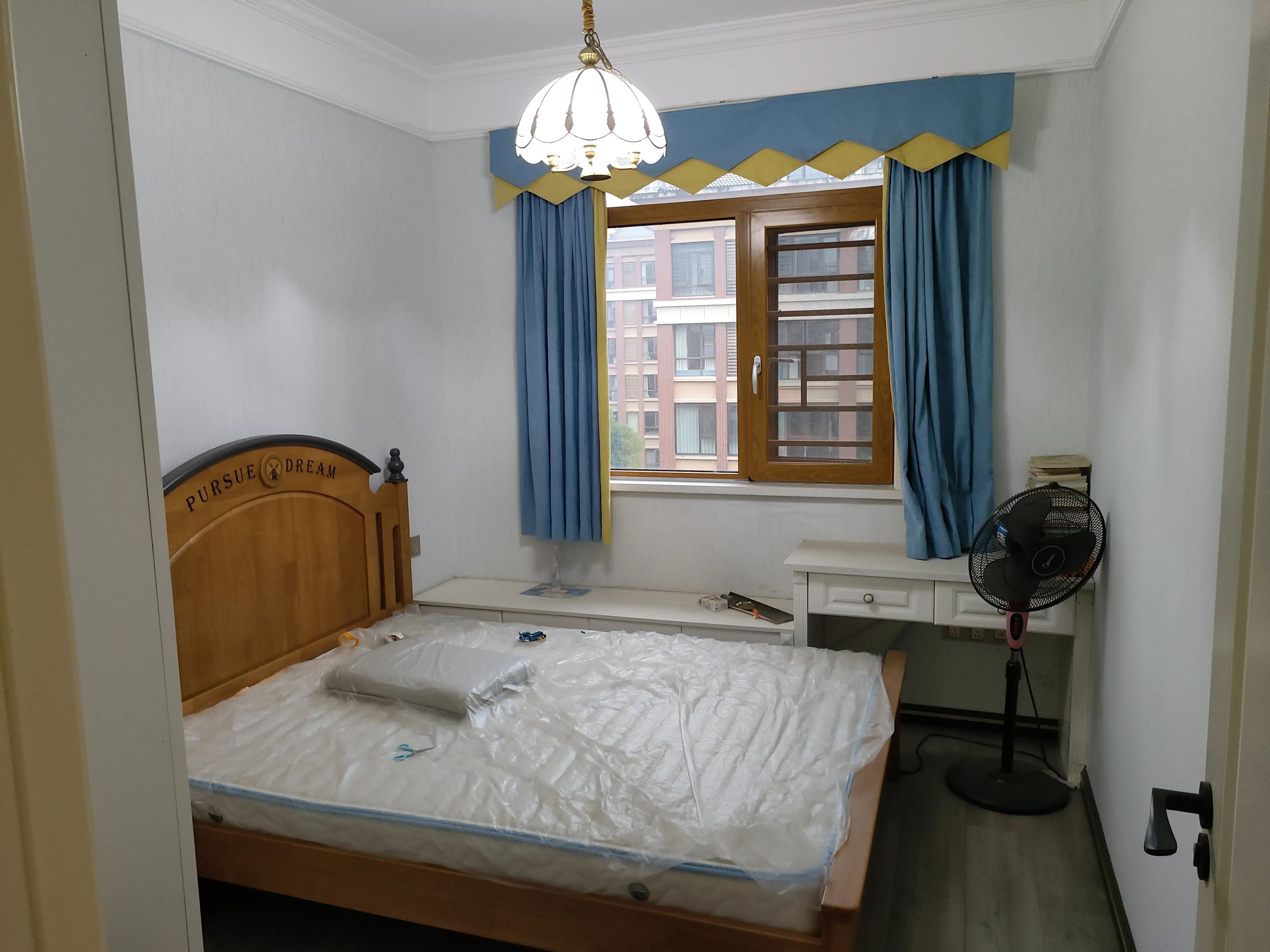 城南，新城五期，电梯洋房，好楼层5楼，精装3房2卫，证满二