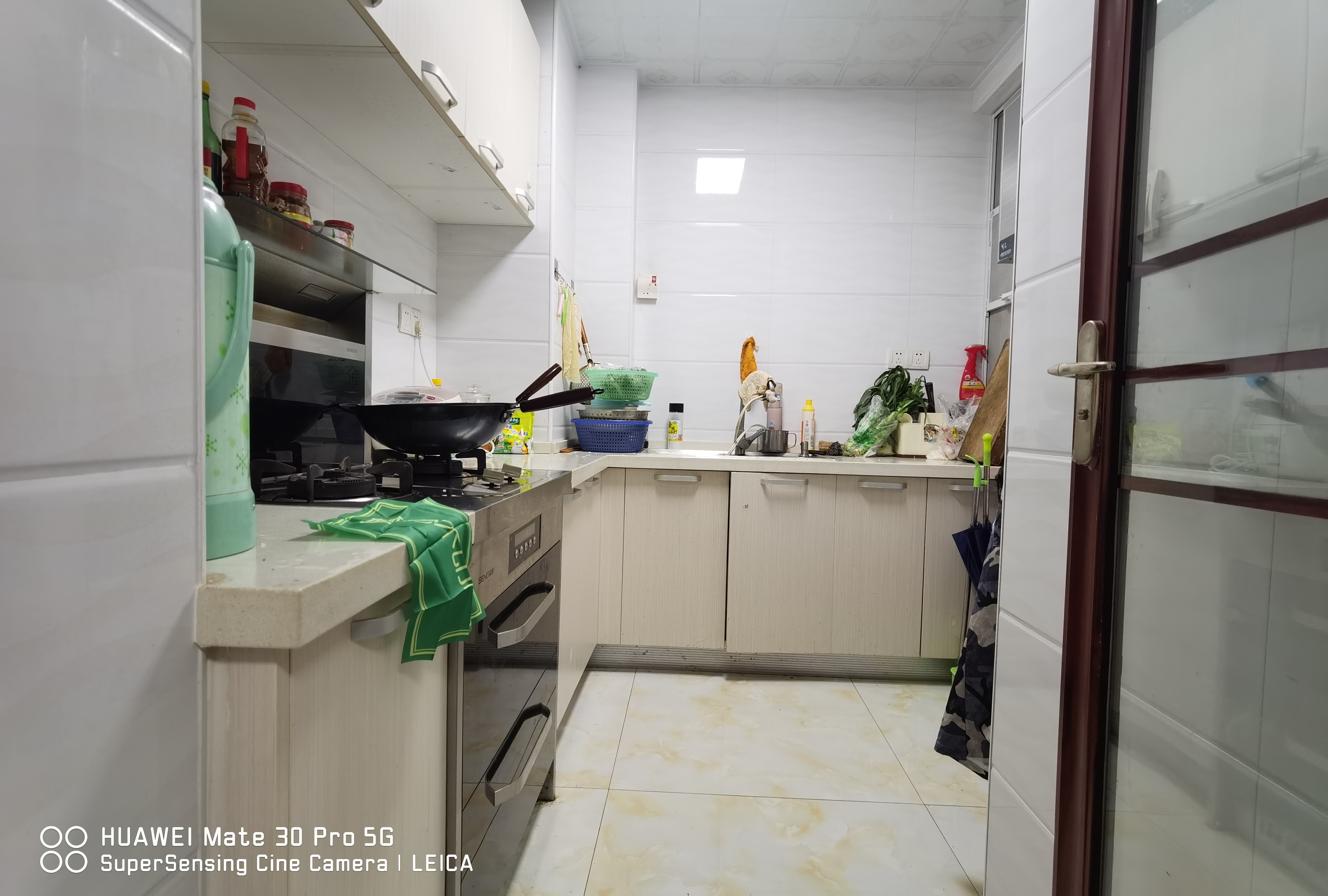 满庭春精装小三房中高楼层视野采光没得说诚心出售装修的材质都是很好的