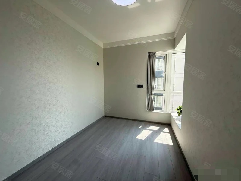 城南，福星城，电梯好楼层16楼，全新精装三房二卫，证满二