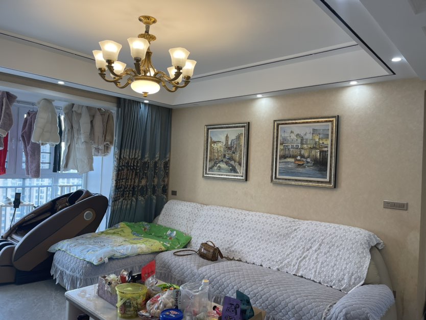 和合国际4期，精装修3室两厅两卫，南北通透，保养好，诚意出售